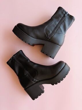 Sz 5 Gianni Bini Black Tough-Love Stretch Lug Heel Platform Booties EUC